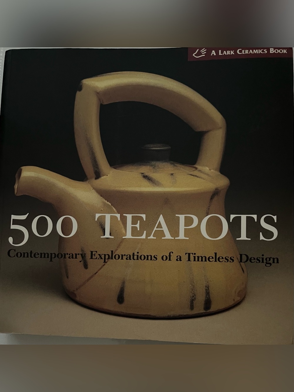 500 Teapots : ceramic design extraordinaire.